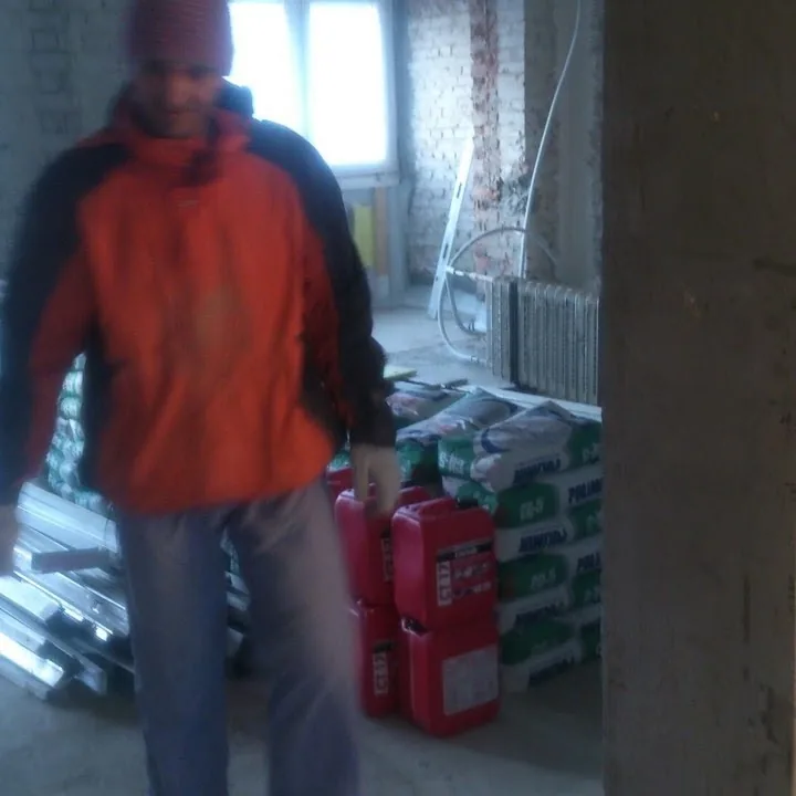 погрузка мусора в машину на объекте в Киеве