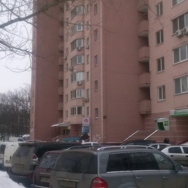 грузчики в Киеве выполняют занос материалов в квартиру