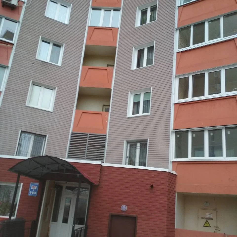грузчики в Киеве выполняют разгрузка грузового автомобиля