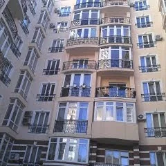 грузчики в Киеве выполняют перенос материалов по объекту