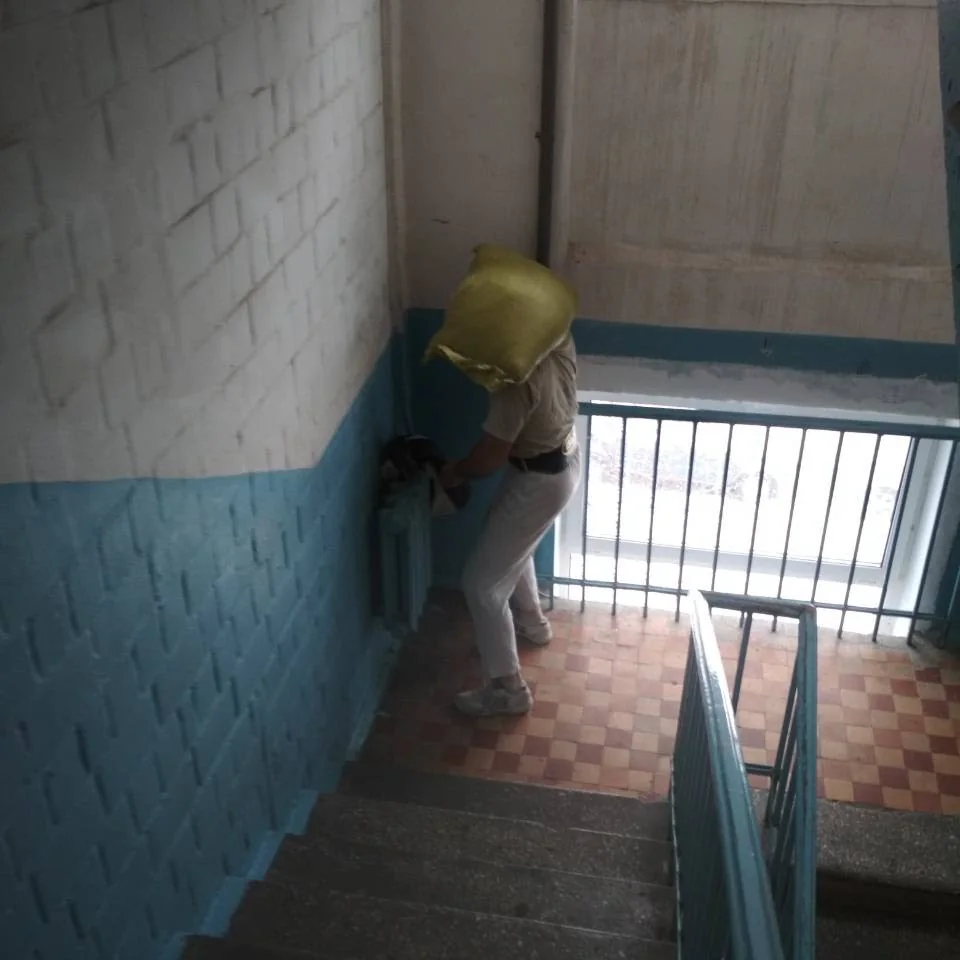 услуги грузчиков Киев — перенос материалов по объекту
