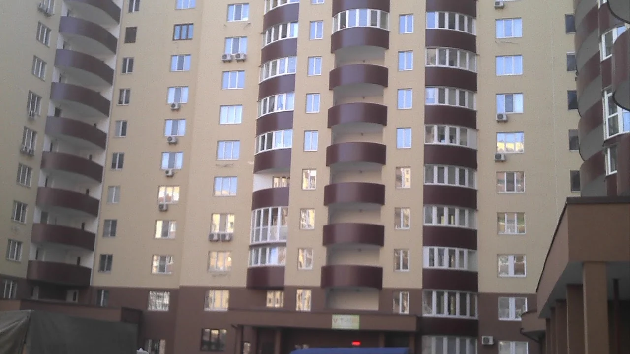 грузчики в Киеве выполняют разгрузка грузового автомобиля