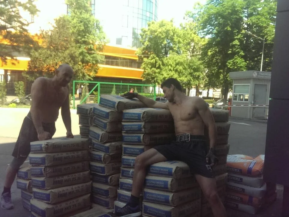 грузчики в Киеве выполняют разгрузка строительных материалов