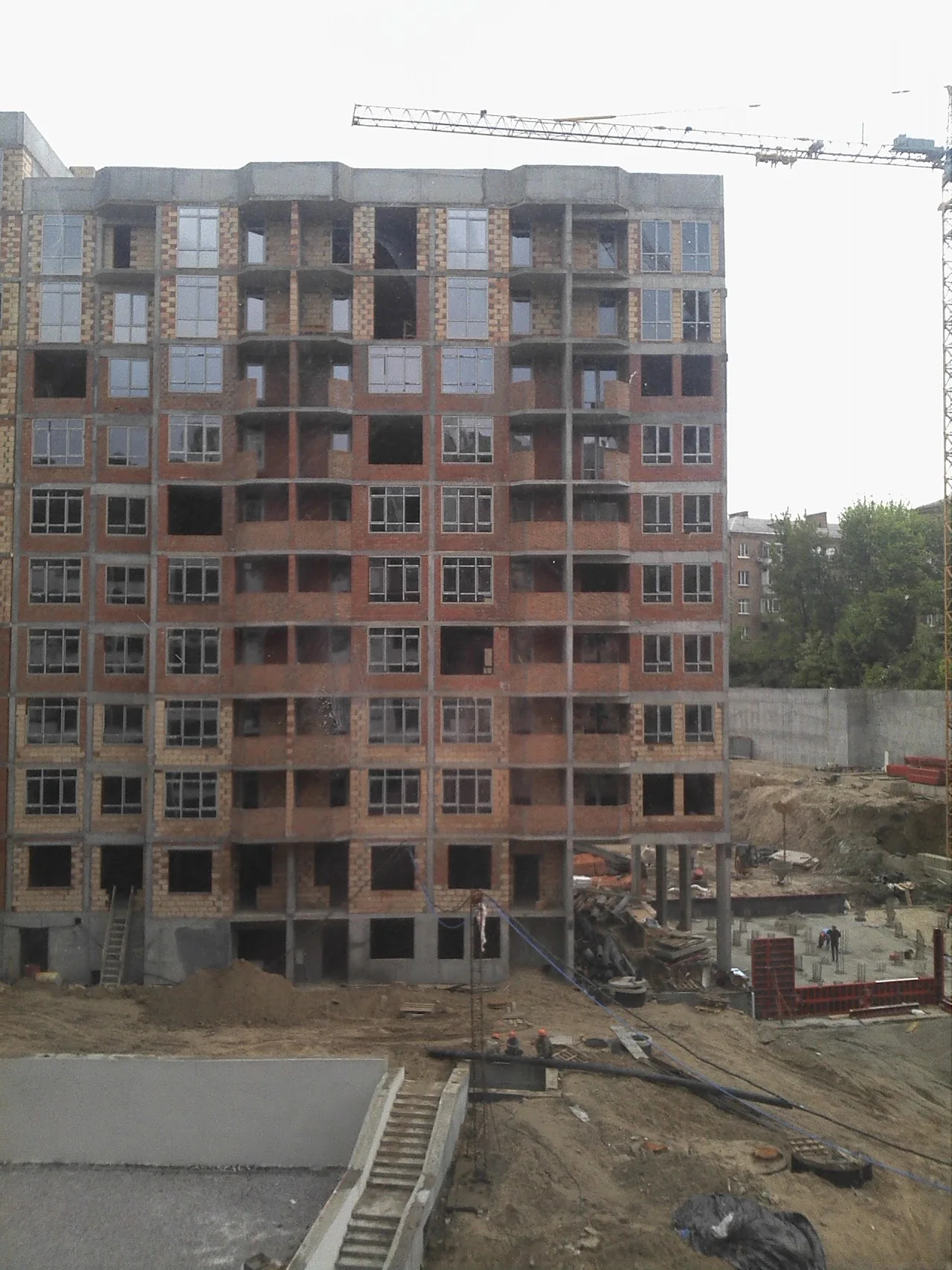 грузчики в Киеве выполняют подъём материалов на этаж
