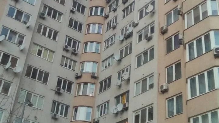 услуги грузчиков Киев — погрузка мусора в машину