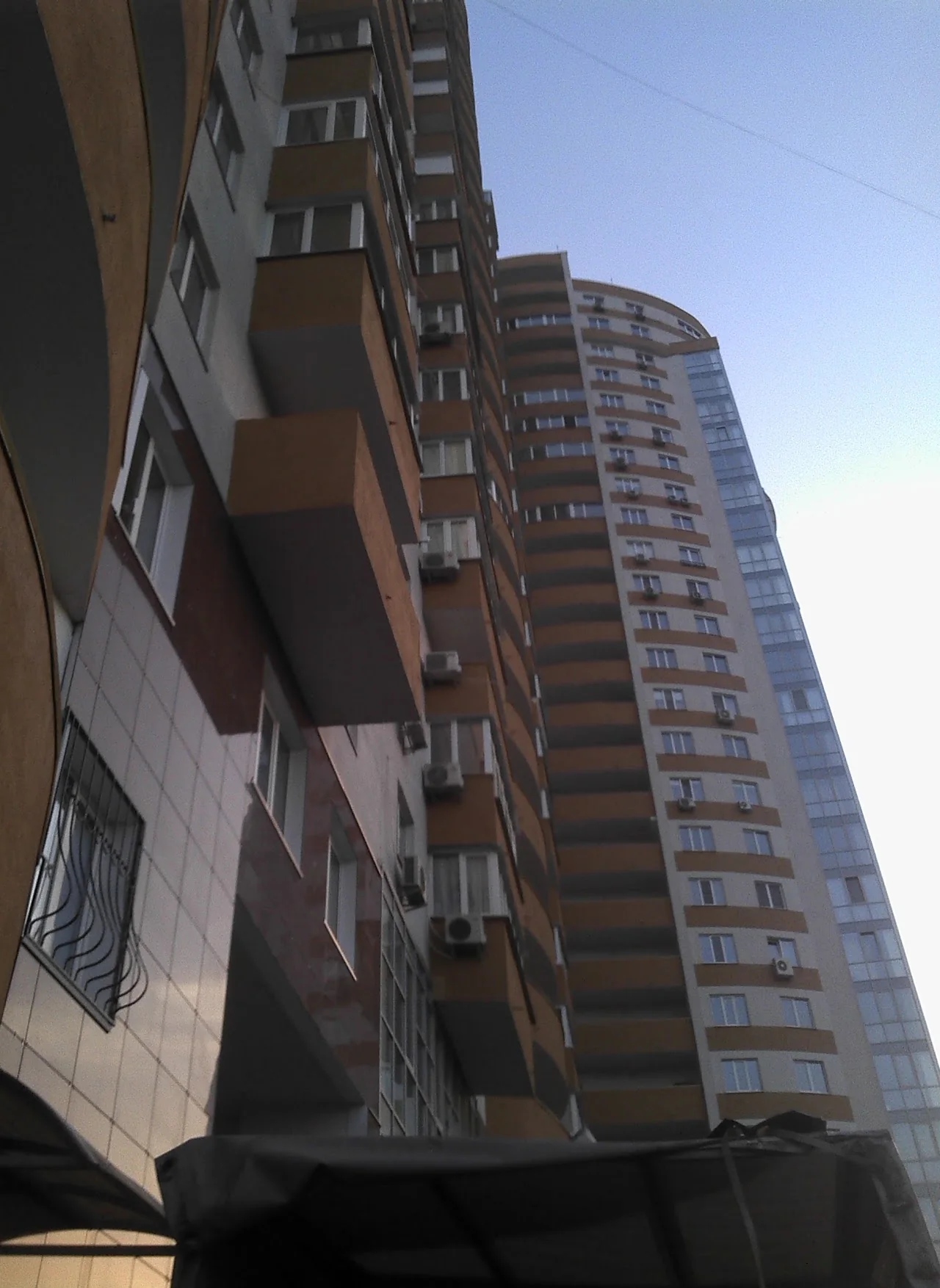 работа грузчиков на строительном объекте