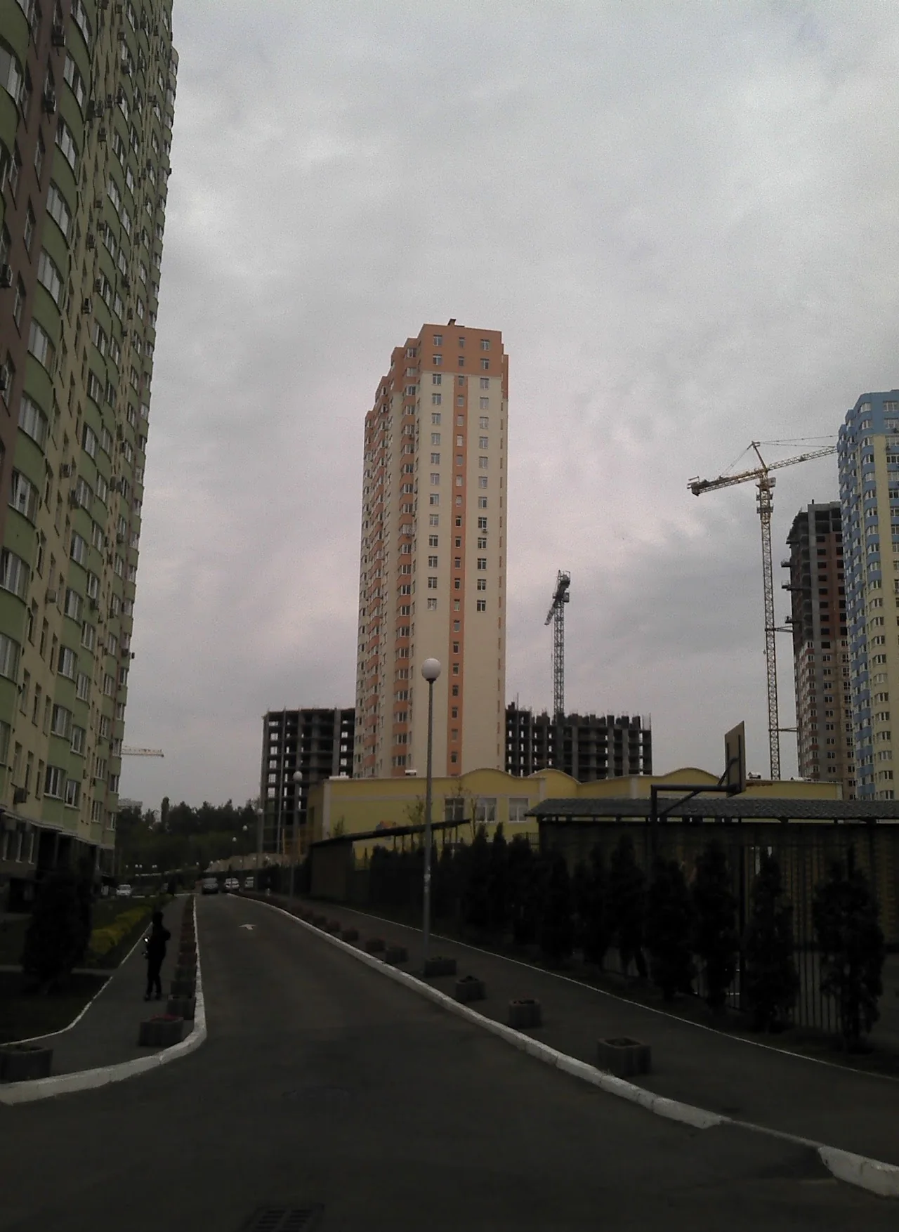 работа грузчиков на строительном объекте