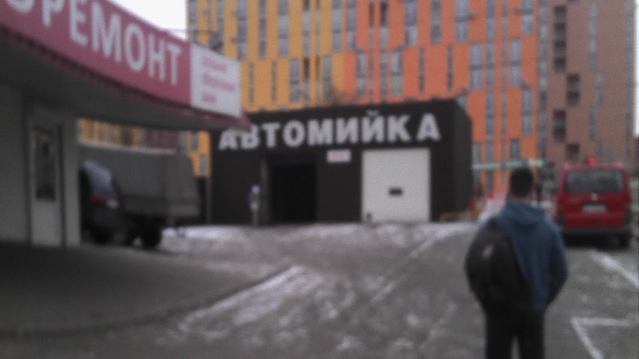 грузчики в Киеве выполняют разгрузка грузового автомобиля