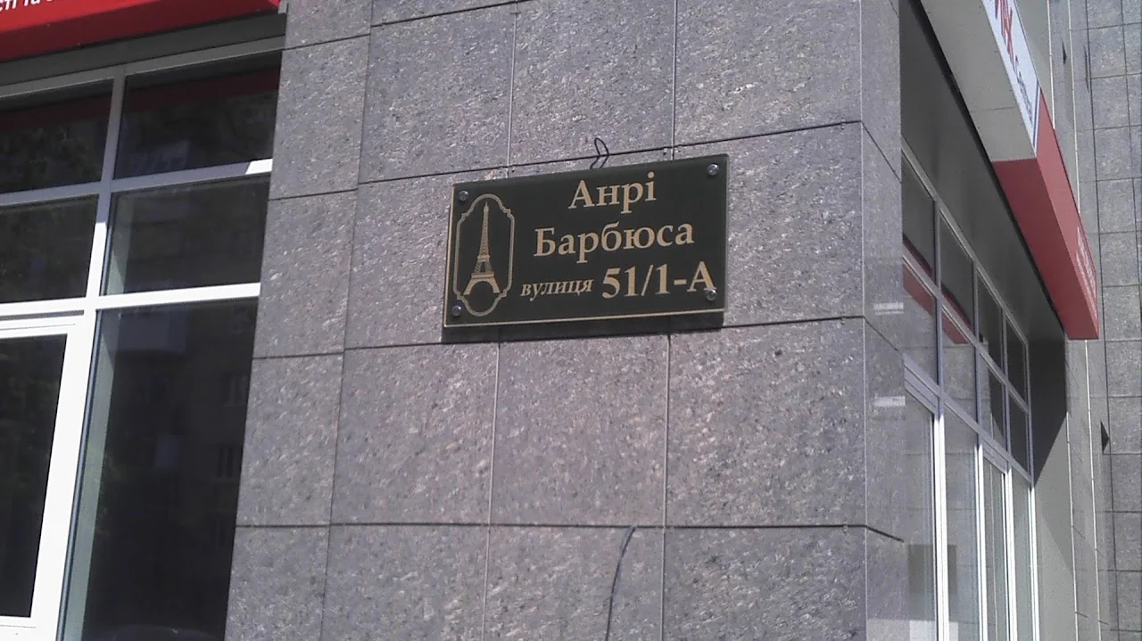 услуги грузчиков Киев — погрузка мусора в машину
