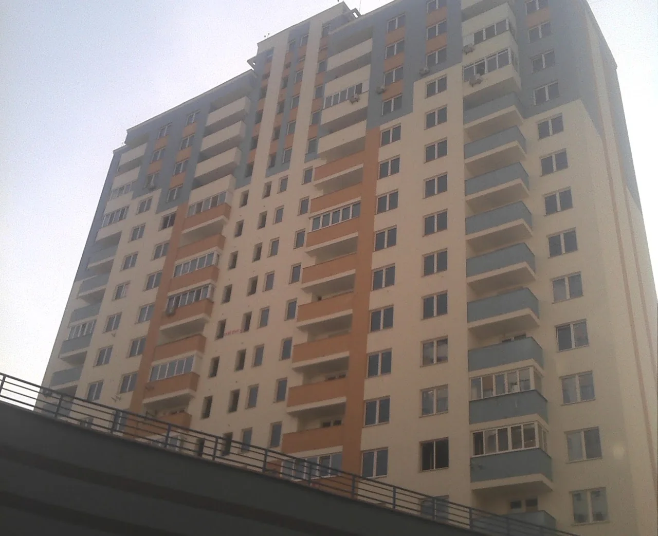 грузчики в Киеве выполняют подъём материалов на этаж