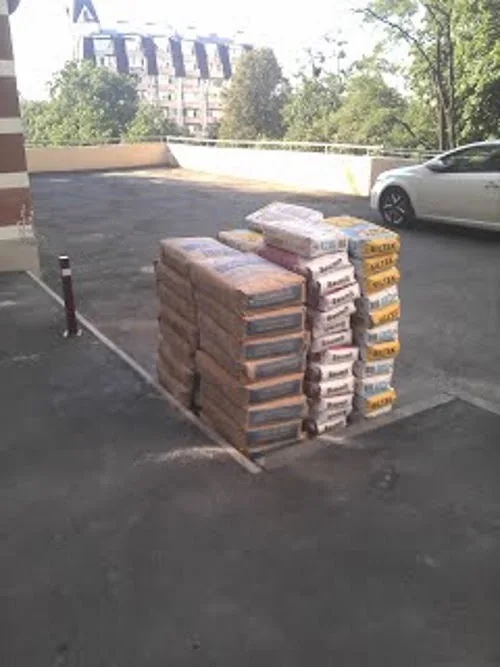 работа грузчиков на строительном объекте