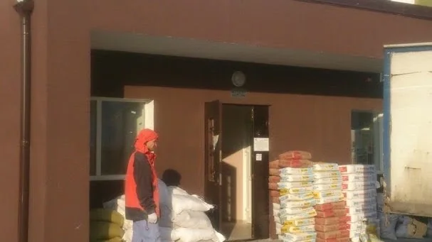 сбор мусора в мешки на объекте в Киеве