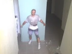 грузчики в Киеве выполняют подъём материалов на этаж